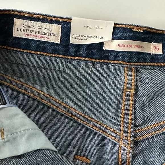 Levi's Ribcage Short Size 25 NWT - Picture 5 of 13
